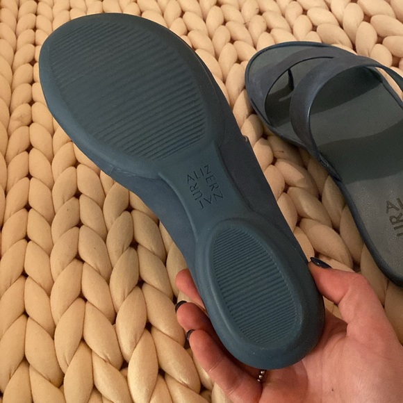 Naturaliser 6,5 slip on sandals never worn - Picture 2 of 2